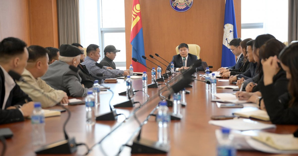 Маргаашаас эхлэн хаврын хэрэгцээний нэг килограмм үхрийн махыг ₮18,000, хониныхыг ₮15,000 болгож, нэмэхээр шийдвэрлэжээ