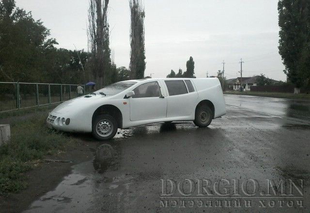 Орос тосгоны гар аргаар хийсэн машин