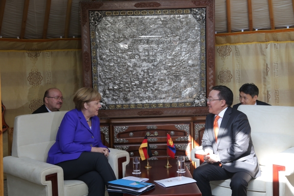 Монгол Улсын Ерөнхийлөгчид ХБНГУ-ын Канцлер Ангела Меркель бараалхав