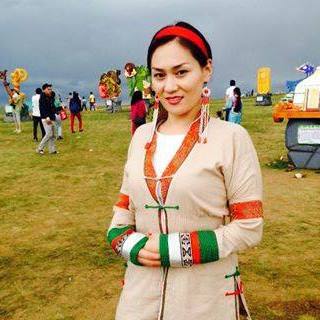 Даншиг мисс М.Баярмаагийн Монгол хувцастай зургуудаас