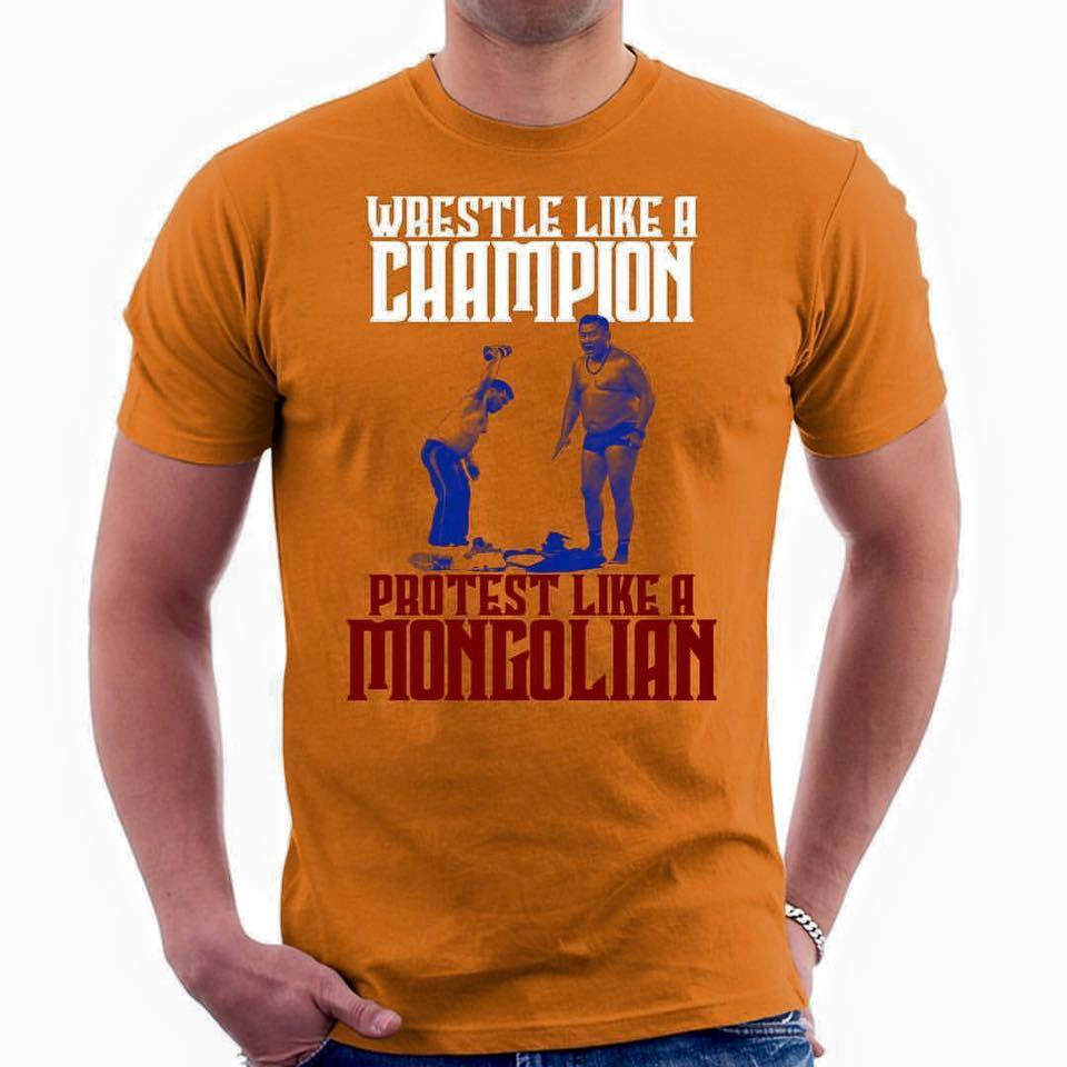 ”Монгол шиг тэмц” гэдэг цамц АНУ-д худалдаанд гарчээ
