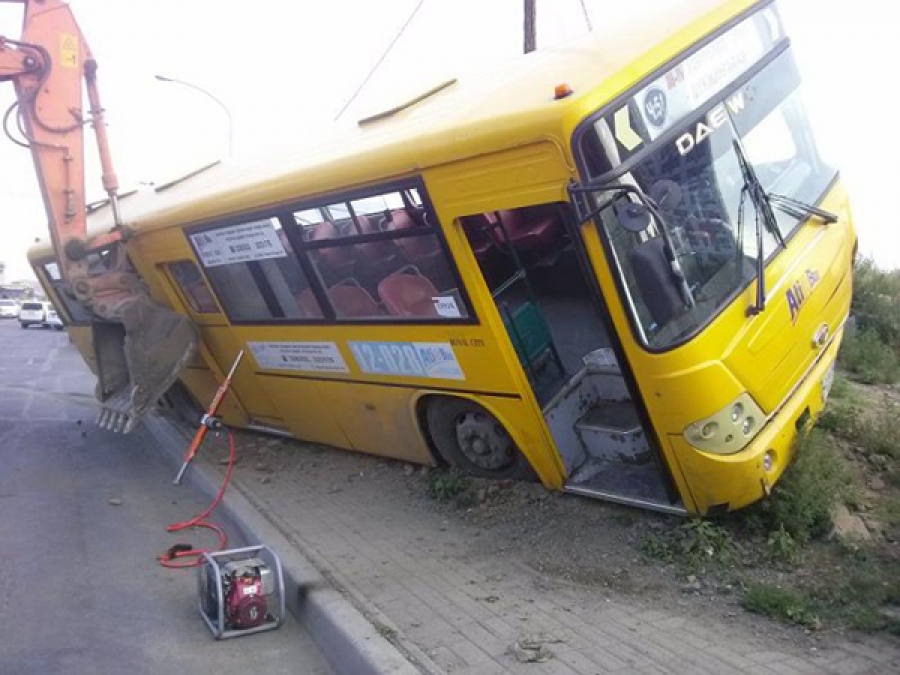 Автобусны жолооч нар хоёр осол гаргажээ