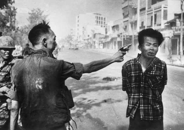Вьетнамын иргэнийг буудаж буй генералын энэ зураг түүний амьдралыг жинхэнэ там болгосон юм
