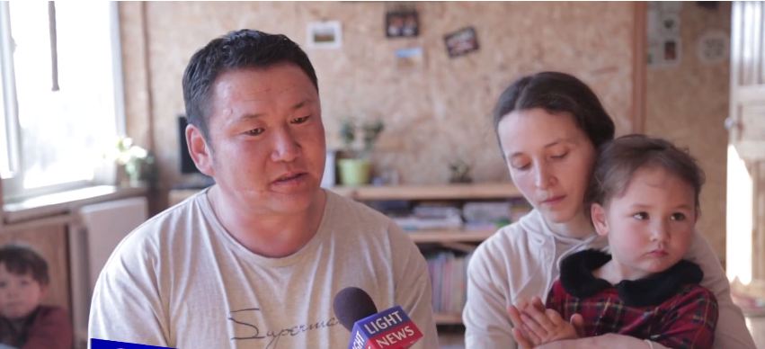 Архинд донтсон Монгол залууг татан гаргаж өнөр өтгөн гэр бүлийг хамтдаа цогцлоосон харийн бүсгүй 