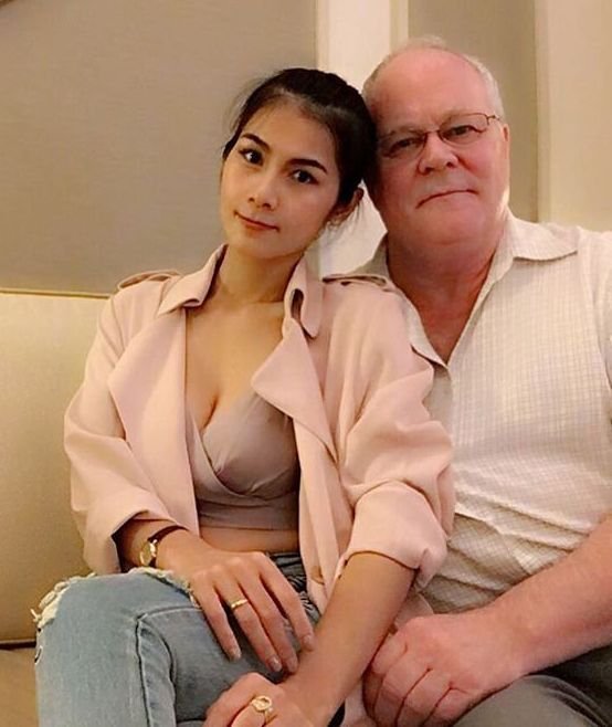 Тайландын алдарт порно жүжигчин 40 насаар ах саятантай гэр бүл болжээ 