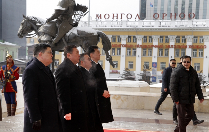 Монголын өнөөгийн төрийн байгаа царай нь энэ