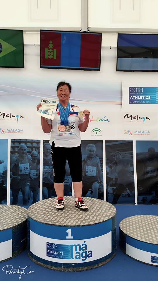 Монгол эмэгтэйн чансааг гайхуулж Цэрэндолгор гуай 80 насандаа "Дэлхийн аварга" боллоо  