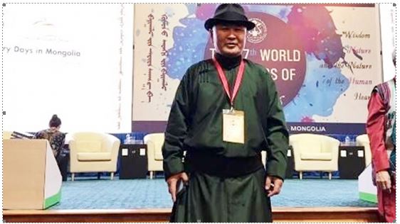 Хятадын 10 шилдэг яруу найрагчийн нэгээр  монгол хүн тодров