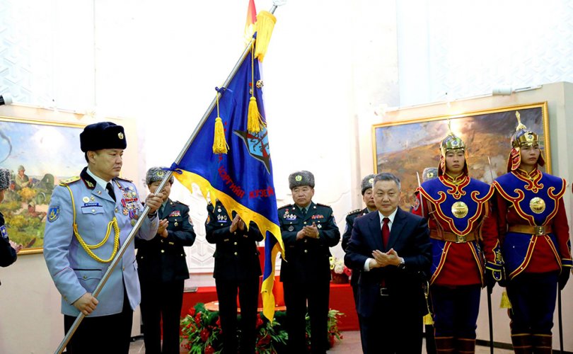 Монгол цэргийн музейг "Цэргийн гавьяаны улаан тугийн одон"-гоор шагналаа