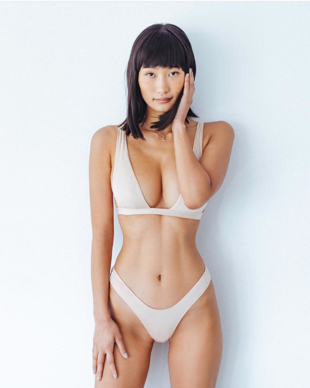 PLAYBOY сэтгүүлийн япон модель Мики.