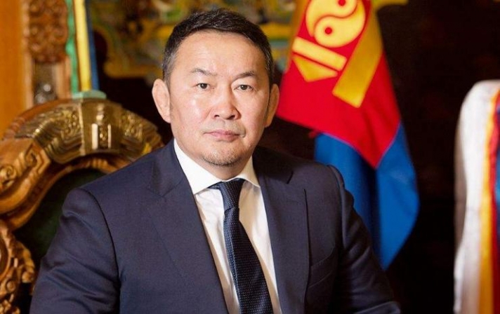 Монгол Улсын Ерөнхийлөгч ардчиллынхаа “сорилт” нь болж байна