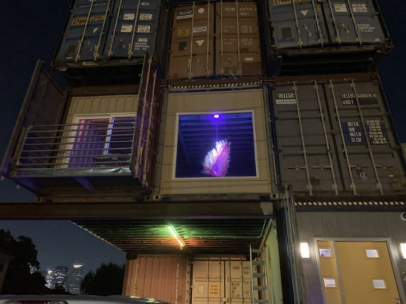 Мөрөөдлийн байшингаа 11 контейнер нийлүүлээн барьжээ