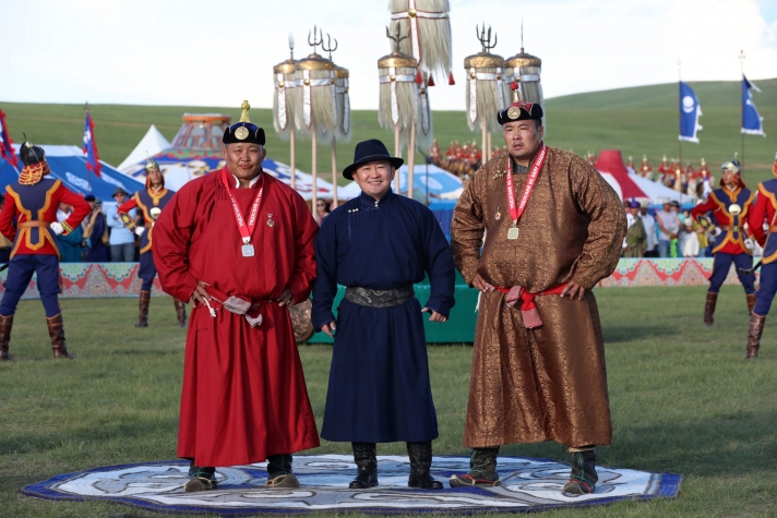 Монгол Улсын Ерөнхийлөгчийн зарлигаар П.Бүрэнтөгсөд “Улсын аварга” цол олголоо