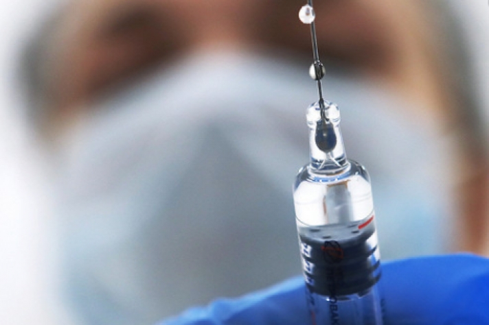 БНСУ-ын эмч нар томуугийн эсрэг вакцинжуулалтыг түр зогсоохыг зөвлөжээ