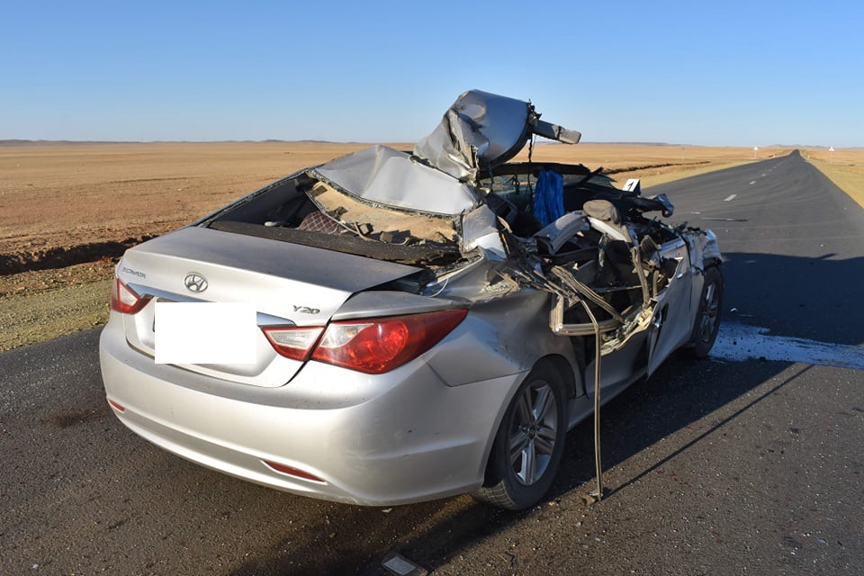 Сэрэмжлүүлэг:  Ачааны автомашины араас Hyundai Sonata маркийн машин мөргөж жолооч эмэгтэй амиа алджээ