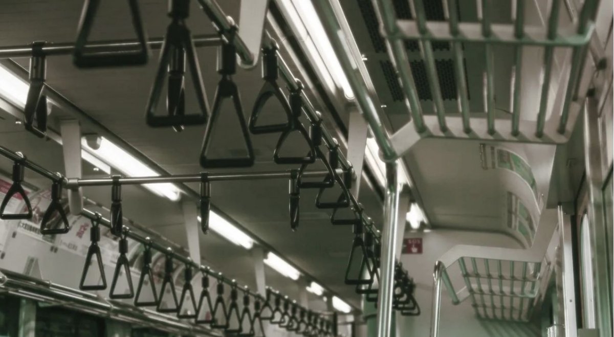 Согтуудаа метронд суниах дасгал хийсэн Японы улстөрч уучлал гуйжээ