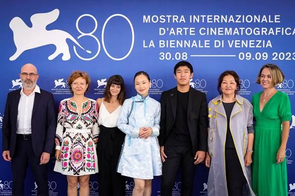Венецийн олон улсын кино наадмаас  “Арслан” шагнал хүртсэн уран бүтээлчид хэвлэлийн хурал хийнэ