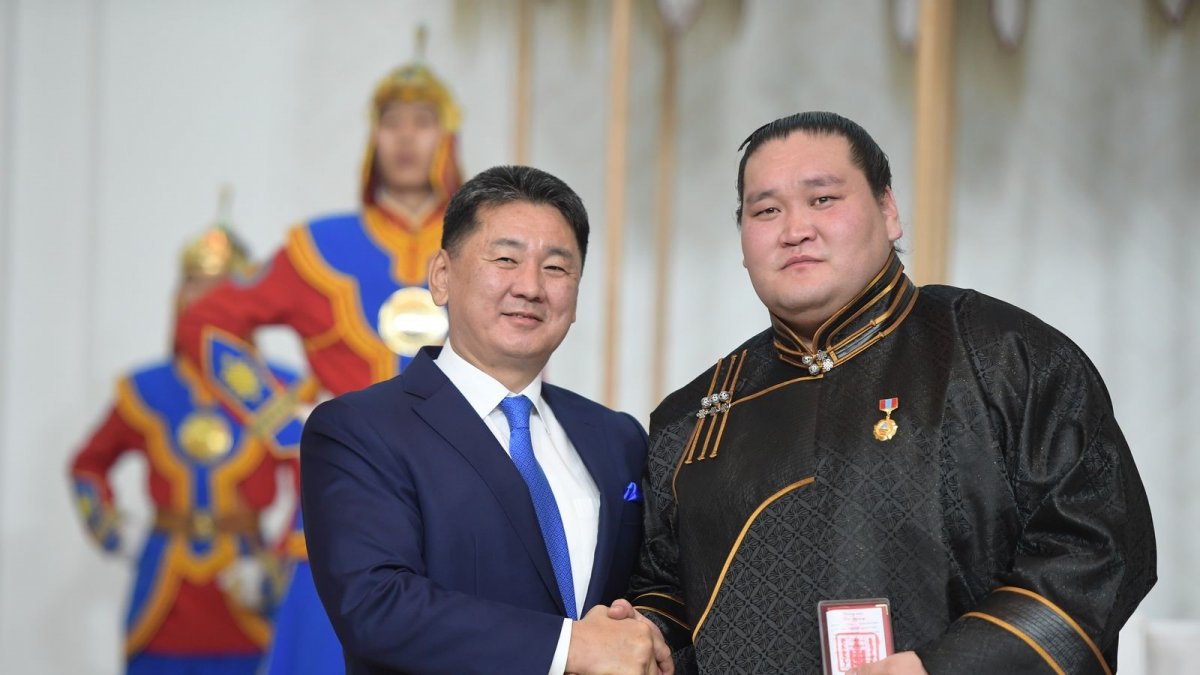 Сумогийн 73 дахь Их аварга Тэронүфүжи Г.Ган-Эрдэнэ Монгол Улсын гавьяат тамирчин болов