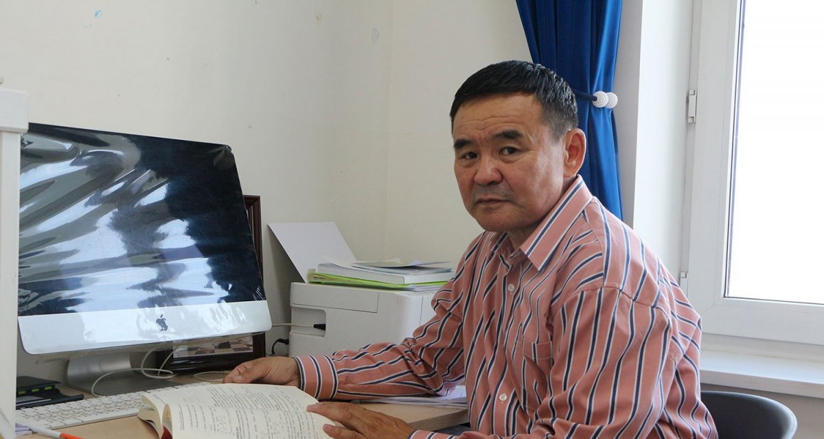 Р.Магсар: Монгол Улсын Гавьяат багш хэмээх цол тэмдэг математикийн шинжлэх ухаанд зориулсан 40 жилийн минь хөдөлмөрийн үр шим