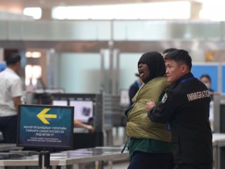 Албадан гаргах ажиллагаанд нь санаатай саад учруулсан Шведийн Хаант Улсын иргэнийг хуяглан хүргэлээ