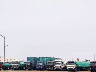 Татвар ноогдуулж байгаа учраас ачаа тээврийн автомашинууд "Монголын хилээр ачаа бараа орж ирэхгүй гацжээ"