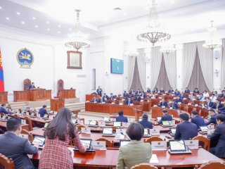 Ганц сая доллар ч олоод ирж чадахгүй дарга нарыг гадаадаар зугаалуулах хэрэг байна уу?