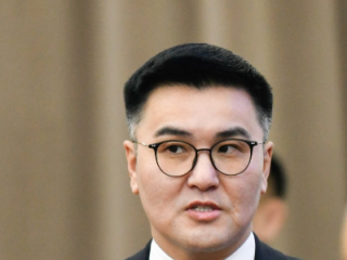 Ч.Лодойсамбуу:  Та цалин урамшууллаа хасуулсан албан хаагчдаас танасан мөнгөөр тэтгэвэр нэмэх нь, ямар итгэл найдвар бидэнд байгаа юм бэ