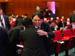 Намаа УИХ-д 32 суудалтай болгох Т.Доржхандын хүсэл биелэх нь юу л бол доо?