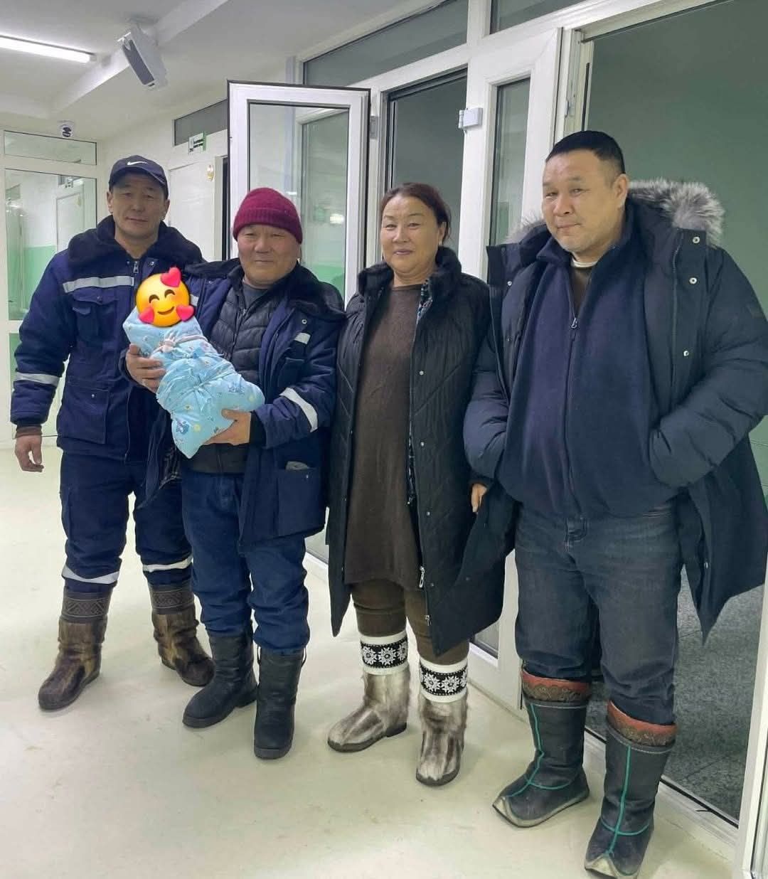 Хот хоорондын автобусанд мэндэлсэн охинд 18 нас хүртэл нь орон нутгийн бүх чиглэлд үнэ төлбөргүй зорчих эрх бэлэглэв