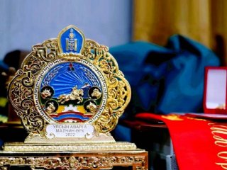  Улсын аварга малчнаар тодорсон А.Шинэ-Оргилын шагналыг УИХ-ын гишүүн Б.Дэлгэрсайхан сар шинийн дараа өгнө гэнэ үү