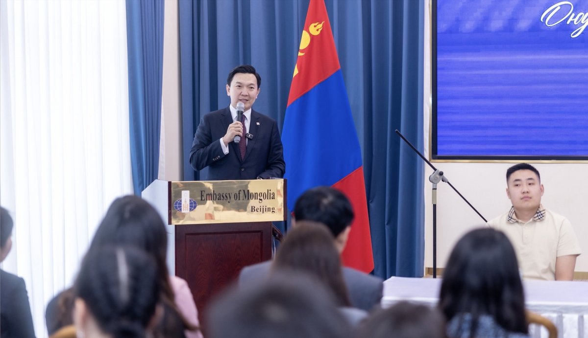 УИХ-ын дарга Н.Учрал БНХАУ-д суралцаж буй оюутан залуустай уулзлаа