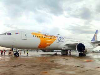 Иран улсын пуужингаар довтолж байгаа Бахрейны гол цэгүүдэд МИАТ-ын нислэгийн багийн 14 гишүүн байсныг Манила хот руу нүүлгэн шилжүүлжээ