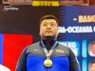 Хөдөлмөрийн баатар Э.Содномпилжээ цээжнээс 236 кг-ыг өргөж түрүүлжээ