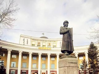 Улаанбаатар хот бол залуусын хот, урлагийн уур амьсгал, баярын үеийн уламжлалт арга хэмжээ өвөрмөц санагддаг