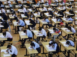 БШУЯ: Тэмцээнд оролцоод буцаж явсан сурагчид осолдсонтой холбоотойгоор сумын сурагчдыг ЭШ болон улсын хэмжээний шалгалтад цахимаар оролцуулдаг болно