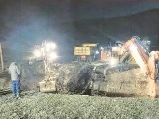 30 м цооногийн нүхэнд унасан 3 настай охин тухайн үедээ хариу өгөөгүй ч амьсгалж байгаа шуум гарч байсан