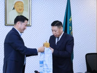 ТАНИЛЦ: Стандарт, хэмжил зүйн газрын даргаар томилогдож, тамгаа авсан  Х.Батжаргал