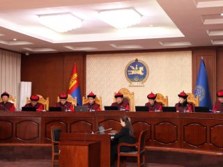 Ерөнхий шүүгчийг 6 жилээр "зөвхөн нэг удаа" томилдог байх заалтыг хүчингүй болголоо