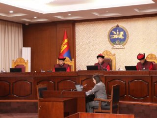 ҮХЦ: &ldquo;Ерөнхийлөгчийн бүрэн эрхийн хугацаа 4 жил байна&ldquo; гэх Ерөнхийлөгчийн тухай хуулийн заалт нь Үндсэн хууль зөрчсөн гэж үзэн ТҮДГЭЛЗҮҮЛЛЭЭ