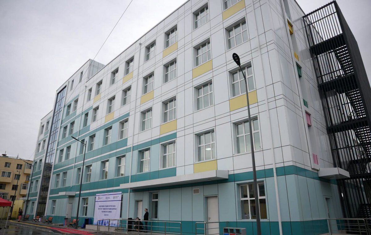 Нийслэл жилд 3500 хүүхдэд үйлчлэх иж бүрэн тоног төхөөрөмжтэй сэргээн засах төвтэй боллоо