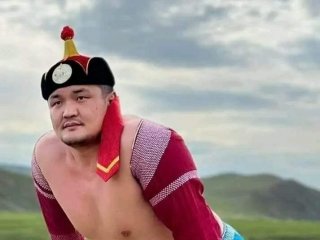 Өрсөлдөгчөө санаатайгаар тохойлдсон Д.Цэрэнтогтохын барилдах эрхийг түдгэлзүүлжээ
