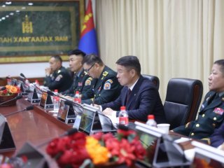 Д.Батлут: Зэвсэгт хүчнээсээ ширхэг зүү, сиймхий хадаг ч авахгүй