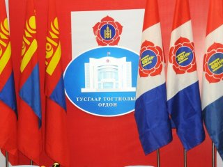 &ldquo;Нийслэлийн МАН-ын дарга хэн бэ&rdquo; гэдэг тандалт намрын улс төрийн хатгалт уу?