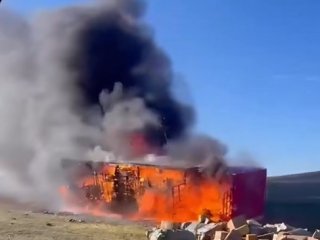Тодруулга: Автомашины чиргүүл 21 тонн ачаатайгаа шатаж байжээ