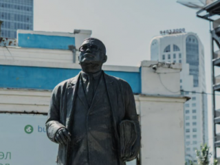 С.Зоригийн хөшөөг зөөсөн компанийг 1000 нэгжээр торгов