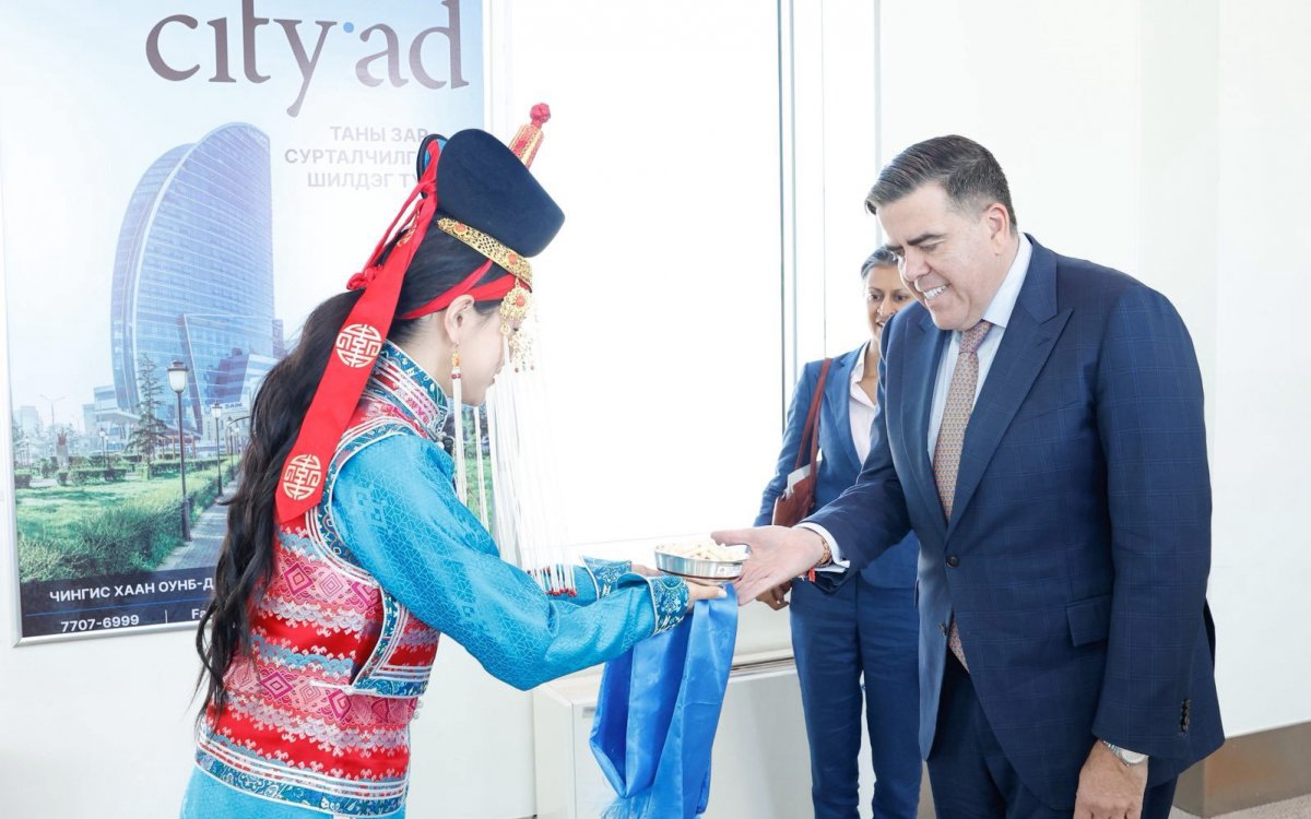 Австралийн Холбооны Улсын парламентын Төлөөлөгчдийн танхимын дарга Милтон Дик Монгол Улсад албан ёсны айлчлал хийж байна